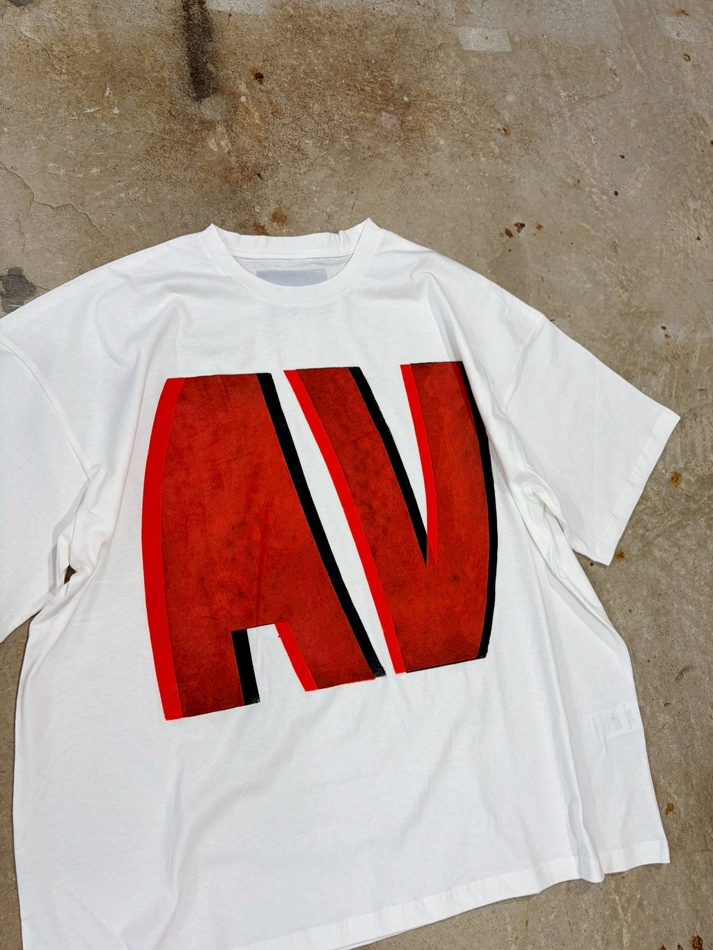 AV T-SHIRT