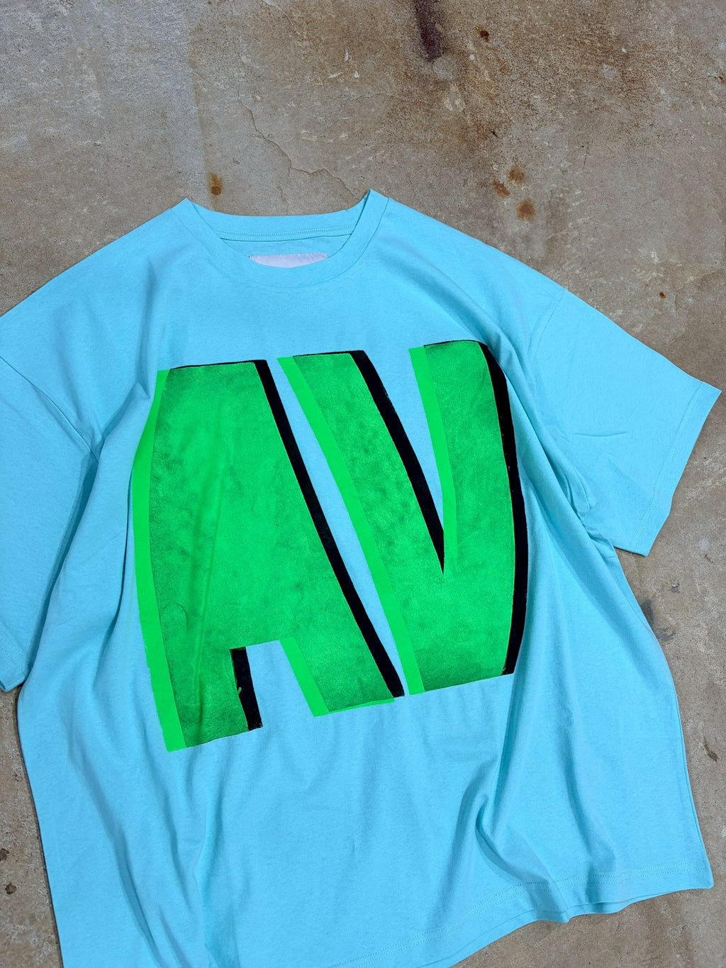 AV T-SHIRT