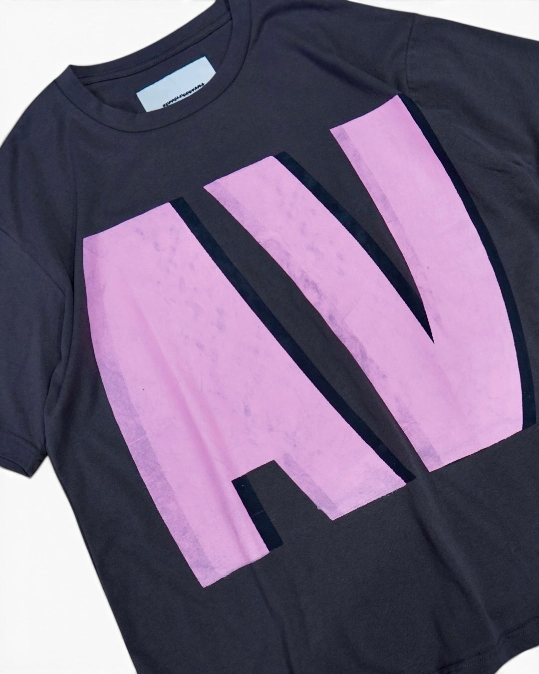 AV T-SHIRT